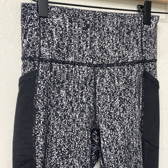 Lululemon Black and white high rise leggings size 4 - Picture 6 of 11